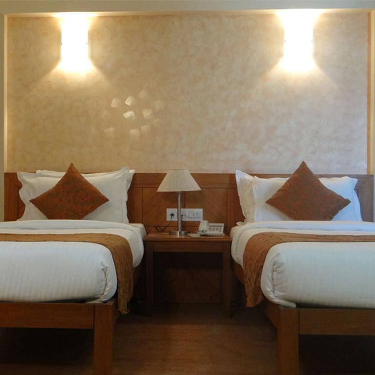 Hotel Abigail Regency Sirdi Szoba fotó